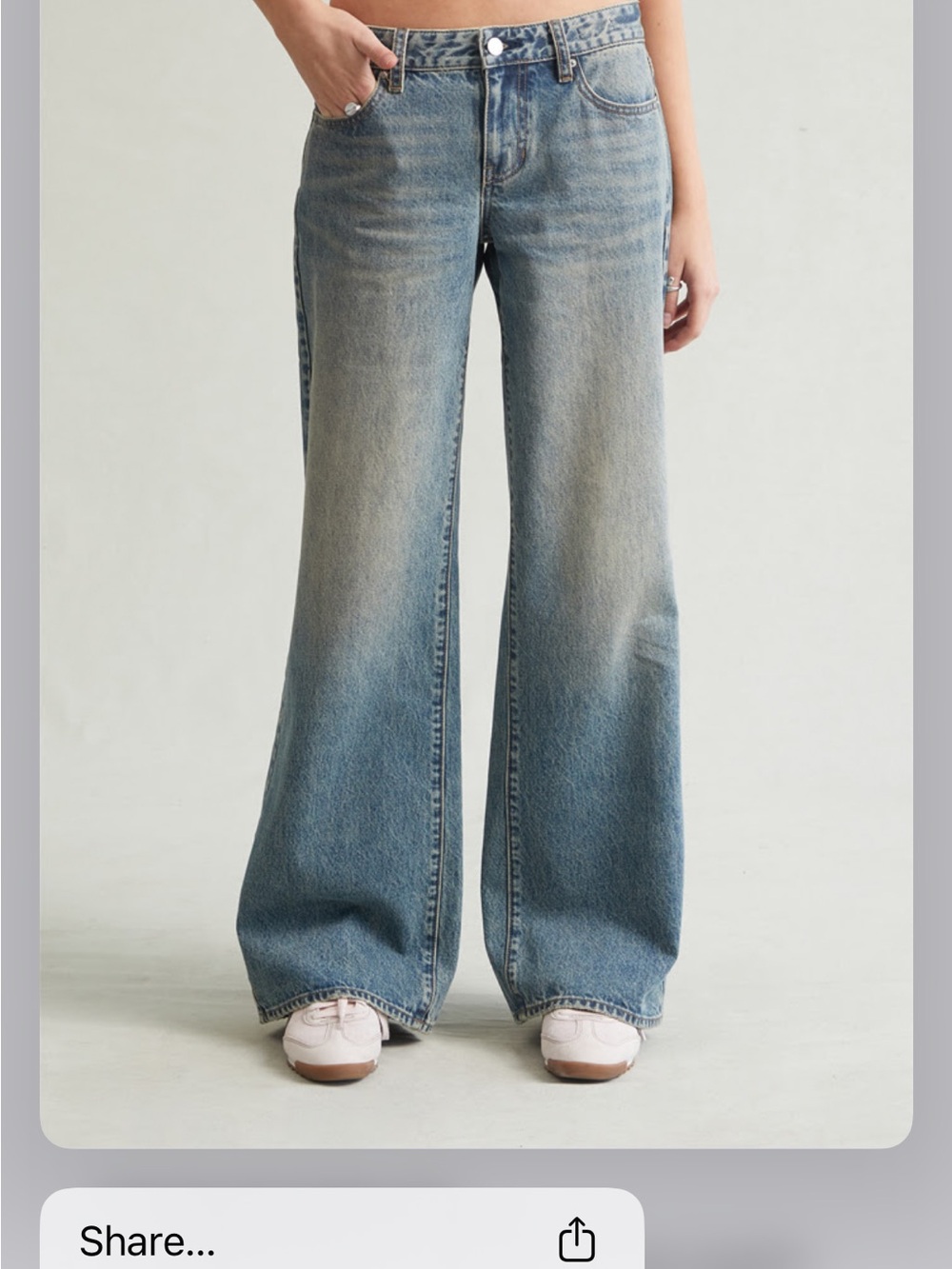 PacSun Women's Wide-Leg Jeans in Light Faded Blue
